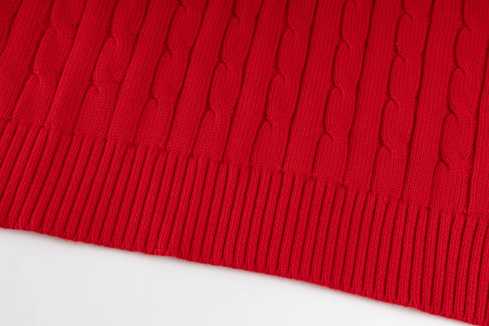 P210 #R90 RALPH LAUREN Thirteen colors of Ralph Lauren classic small label embroidery V-neck pullover cable cardigan sweater women's top, high-density LOGO embroidery on the chest, original customization of tag accessories. Made of pure cotton yarn, pure cotton is skin-friendly and comfortable, small label war horse embroidered twist button V-neck sweater🐎High quality, follow the blogger to learn how to wear it! Let’s buy a Ralph Lauren cable sweater. It’s a super hard-to-find series after it became popular. It’s hard to find one on the official website. It’s simple and practical to wear, with a lazy and loose feel. The thickened fabric has more texture, feels soft and delicate, and has a loose fit. Whether worn alone or layered, you can wear different styles of fashion with just one piece!   Size： Sleeve length: 60/61/62/63